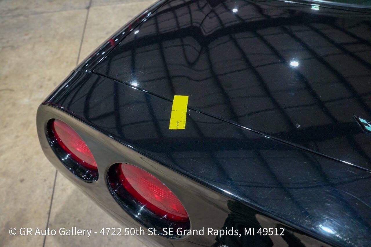 Used 1999 Chevrolet Corvette Coupe RWD image 35