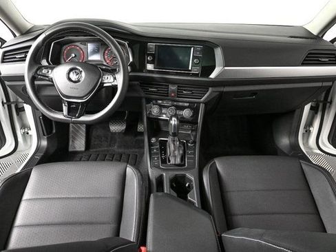 Used 2021 Volkswagen Jetta SE image 17