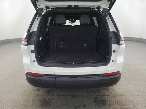 Used 2022 Jeep Grand Cherokee L Laredo image 29