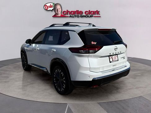 Used 2025 Nissan Rogue Platinum AWD/4WD image 3