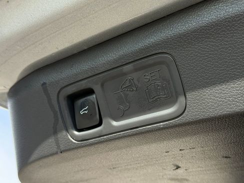 Used 2024 Ford Expedition XLT image 17