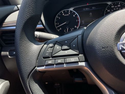 Used 2025 Nissan Altima 2.5 SV FWD image 30