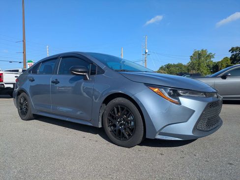 Used 2022 Toyota Corolla LE FWD image 2