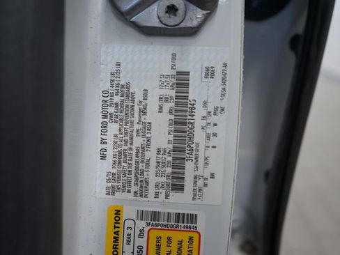 Used 2016 Ford Fusion SE w/ Equipment Group 202A FWD image 19