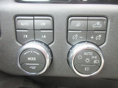 New 2026 GMC Sierra 1500 SLT w/ SLT Convenience Package image 17