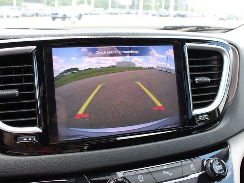 Used 2024 Chrysler Voyager LX FWD image 15