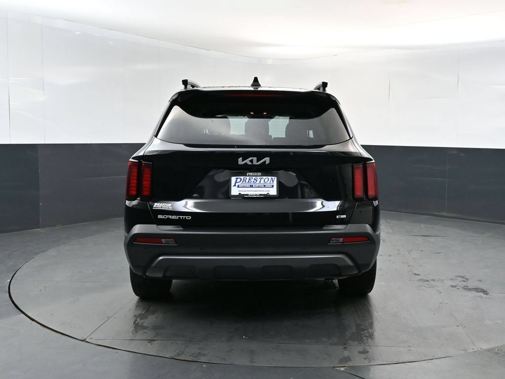 Certified 2023 Kia Sorento S AWD/4WD image 4