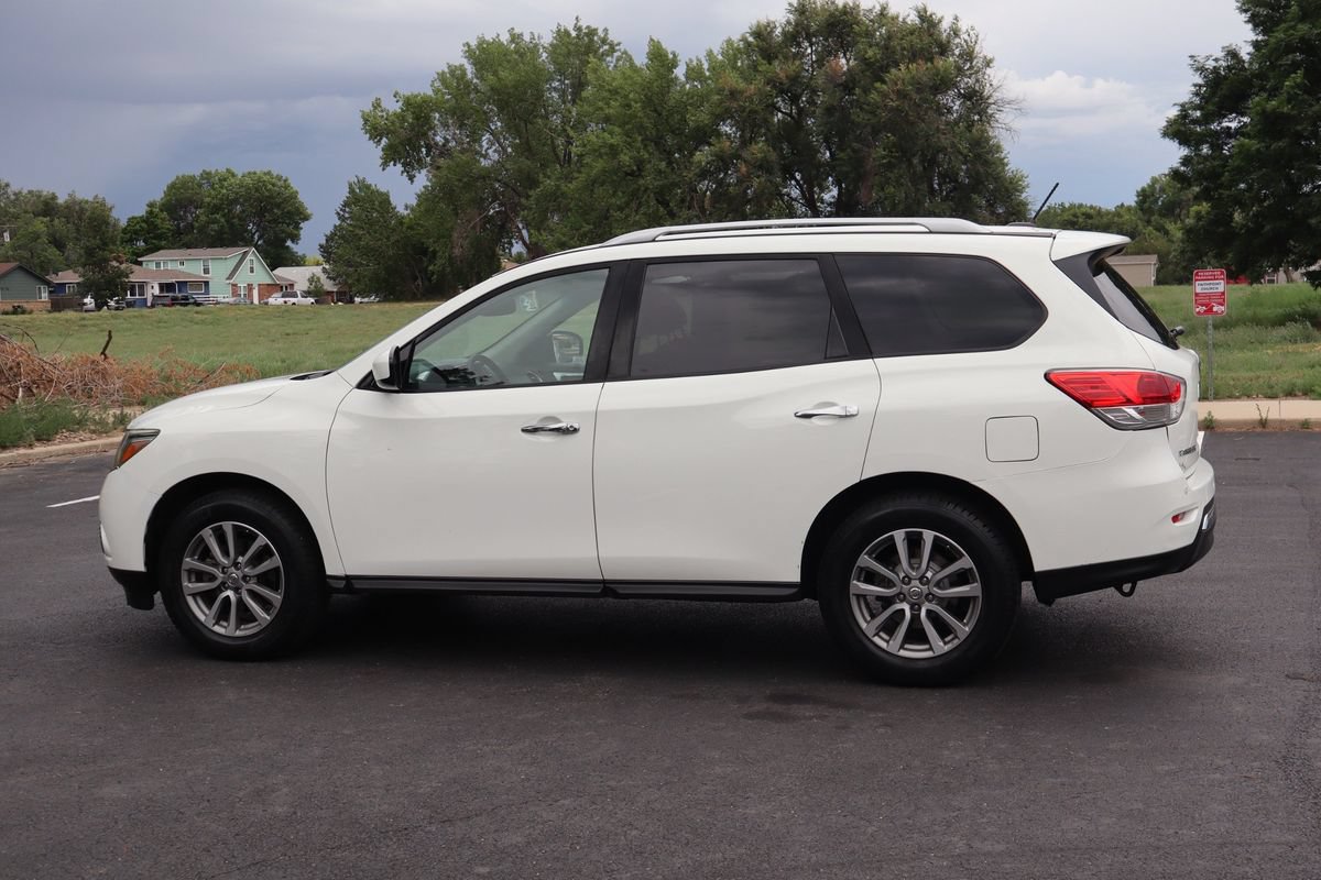 Used 2016 Nissan Pathfinder SV AWD/4WD image 8