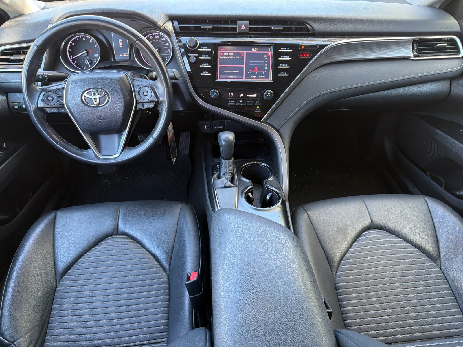 Used 2018 Toyota Camry SE w/ Moonroof Package FWD image 10