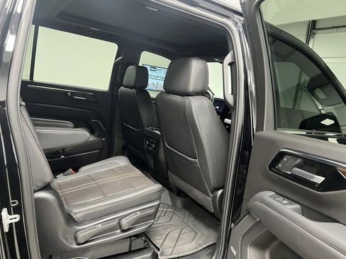Used 2025 Chevrolet Suburban High Country image 49