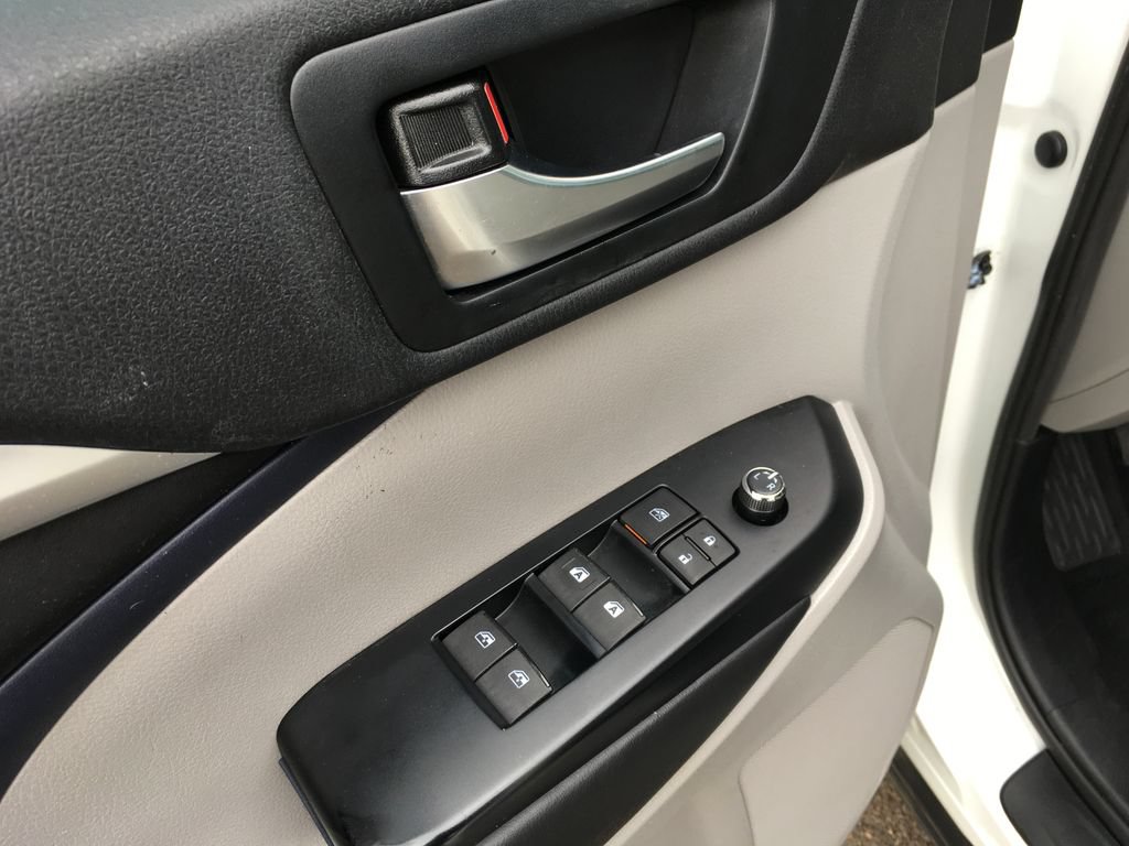 Used 2019 Toyota Highlander XLE AWD/4WD image 22