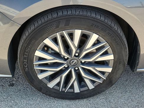 Used 2025 Nissan Altima 2.5 SV FWD image 7