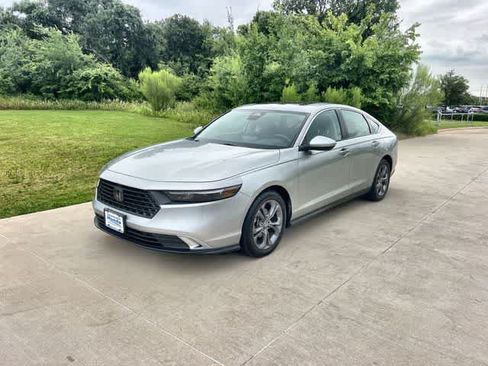 Used 2024 Honda Accord EX image 2