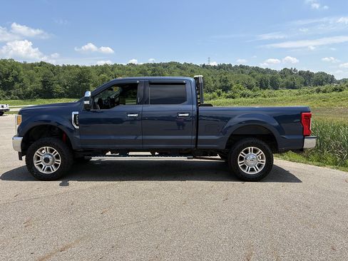Used 2017 Ford F250 XLT w/ XLT Premium Package AWD/4WD image 2