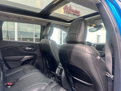 Used 2022 Jeep Cherokee Latitude Lux w/ Sun & Sound Group AWD/4WD image 14