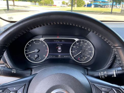 Used 2022 Nissan Sentra SV FWD image 25