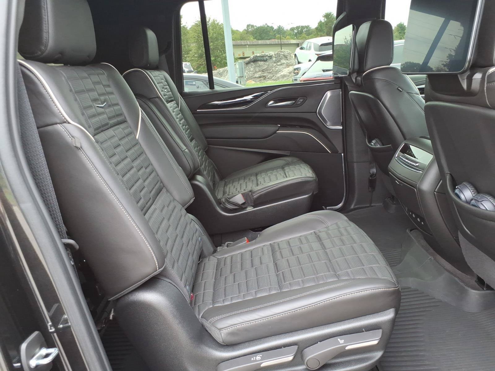 Used 2024 Cadillac Escalade ESV V w/ LPO, ONYX Package AWD/4WD image 27