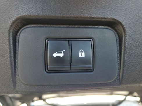 Used 2024 Nissan Rogue SV FWD image 30