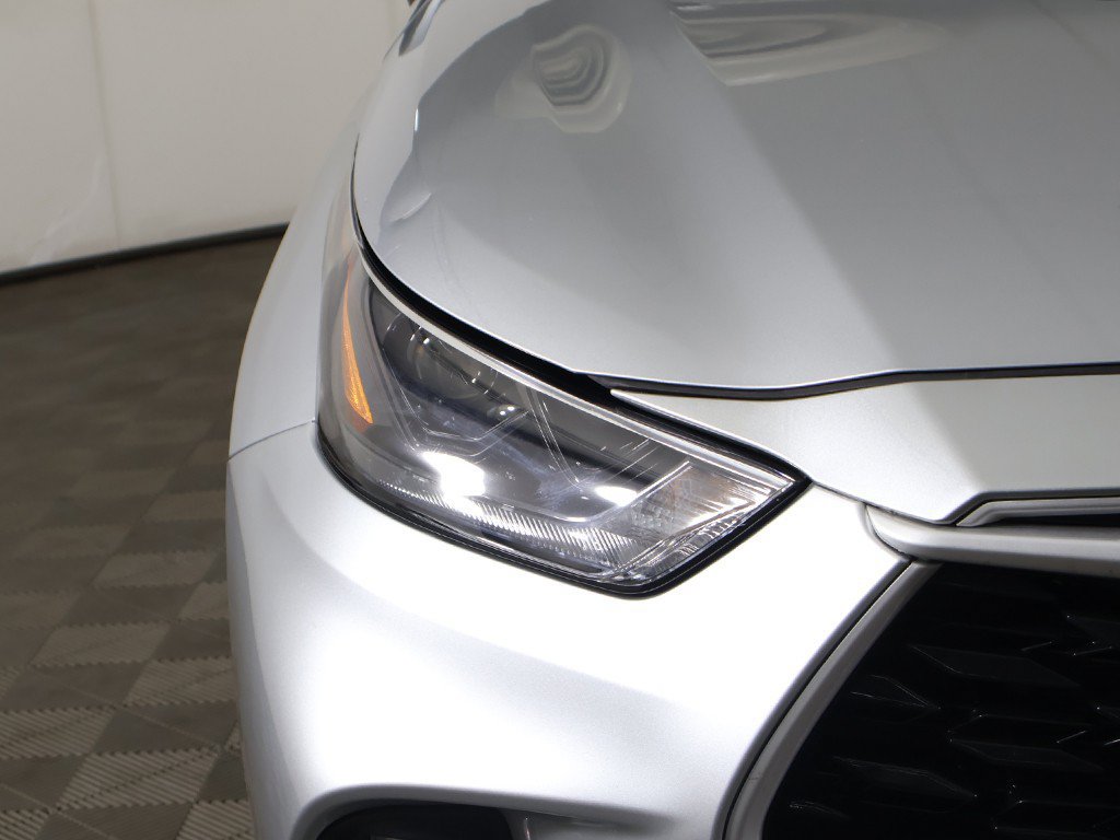 Used 2024 Toyota Highlander XLE AWD/4WD image 14