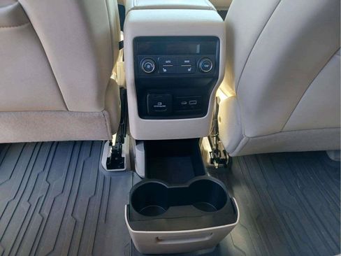 Used 2022 GMC Acadia Denali w/ Denali Ultimate Package AWD/4WD image 13
