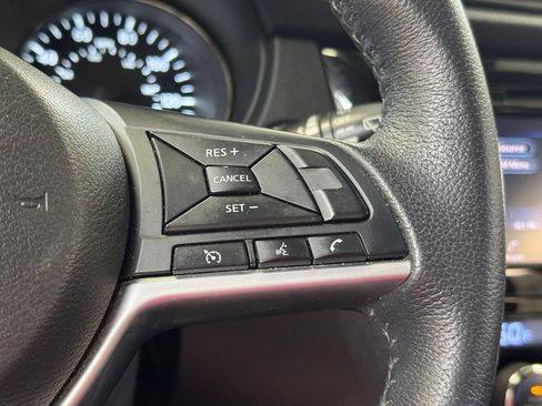 Used 2020 Nissan Rogue SV AWD/4WD image 39