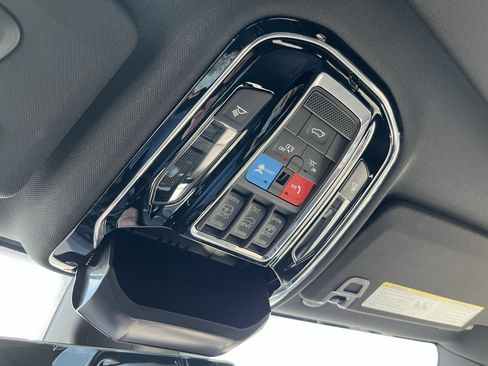 Used 2023 Jeep Grand Cherokee Overland w/ Advanced Protech Group III image 39