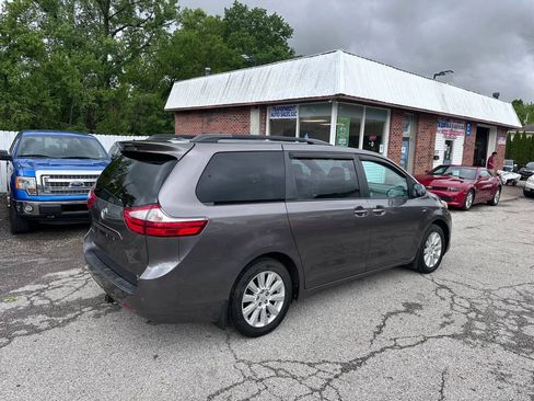 Used 2017 Toyota Sienna XLE w/ XLE Navigation Package AWD/4WD image 6