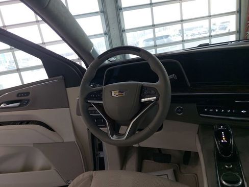 Certified 2024 Cadillac Escalade Sport Platinum image 18