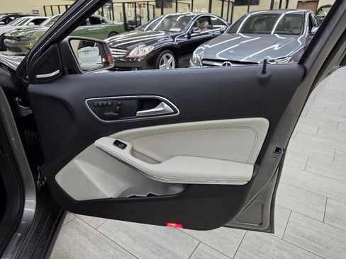 Used 2017 Mercedes-Benz GLA 250 w/ Premium Package image 40