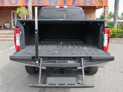Used 2019 Ford F250 Lariat w/ Lariat Ultimate Package AWD/4WD image 9