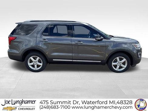Used 2017 Ford Explorer XLT w/ Equipment Group 202A AWD/4WD image 2