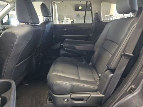 Used 2019 Honda Pilot Touring image 8