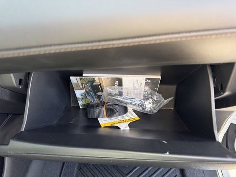 Used 2024 Chevrolet Suburban High Country image 43