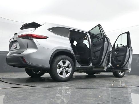 Used 2023 Toyota Highlander LE image 73