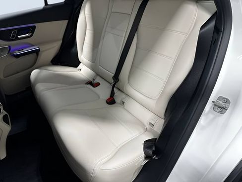 Used 2026 Mercedes-Benz GLC 300 4MATIC image 25
