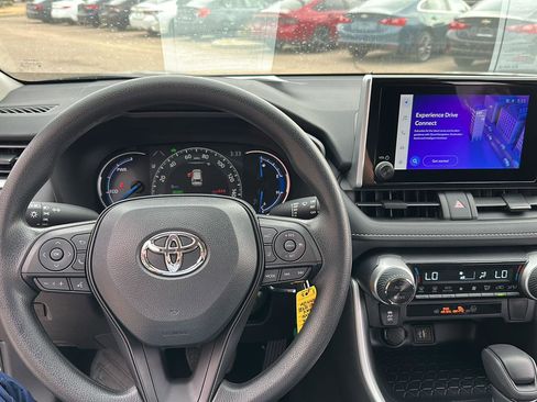 Certified 2025 Toyota RAV4 LE image 22
