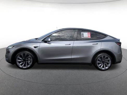 Used 2026 Tesla Model Y 2WD image 2