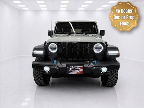 Used 2023 Jeep Wrangler Unlimited w/ Cold Weather Group AWD/4WD image 2