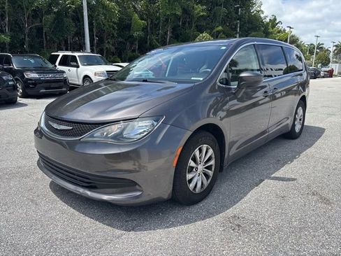 Used 2017 Chrysler Pacifica Touring w/ Tire & Wheel Group image 5