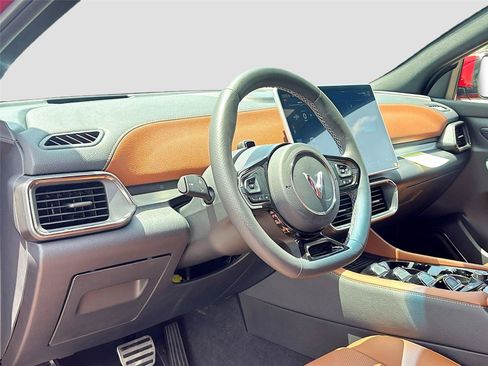 New 2025 VinFast VF 8 Plus AWD/4WD image 9