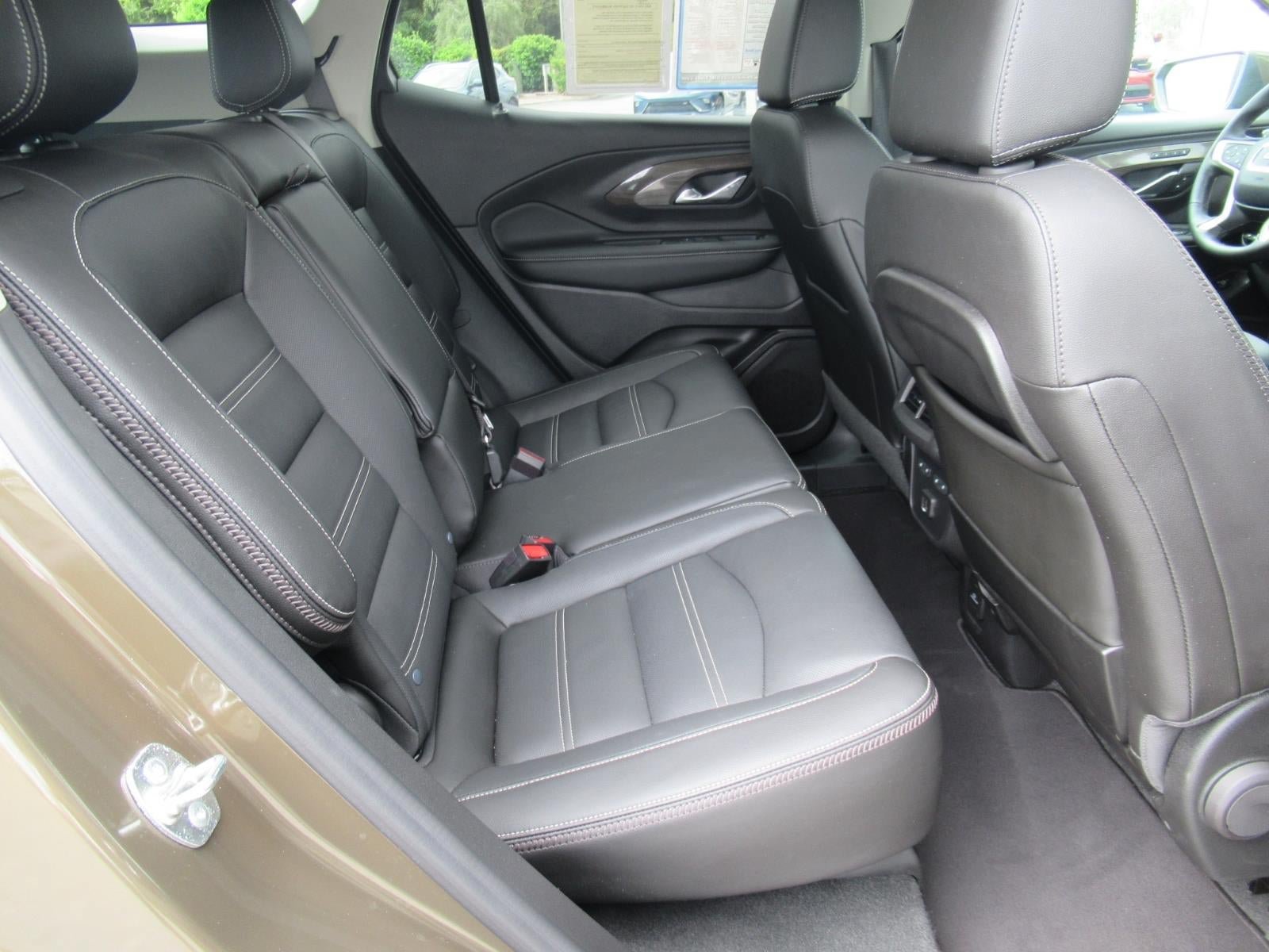 Used 2024 GMC Terrain Denali w/ Denali Premium Package AWD/4WD image 35