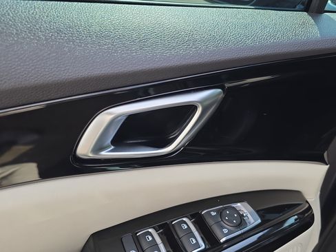 Certified 2024 Kia Carnival EX FWD image 19