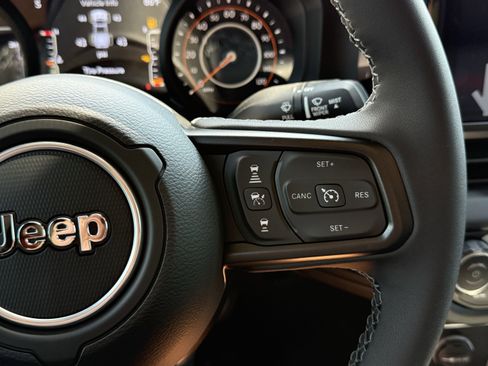 New 2025 Jeep Gladiator Rubicon w/ Convenience Group image 21