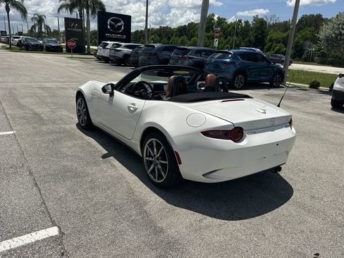 Used 2022 MAZDA MX-5 Miata Grand Touring w/ Weather Package RWD image 9