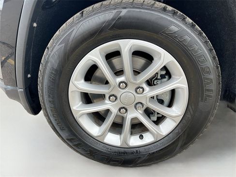 Used 2021 Jeep Grand Cherokee Laredo image 29