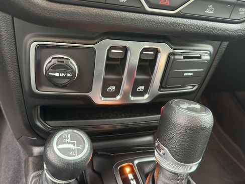 Used 2026 Jeep Wrangler Sport AWD/4WD image 33