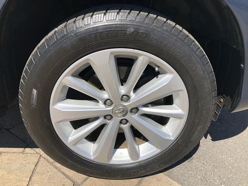 Used 2012 Toyota Highlander Limited AWD/4WD image 9