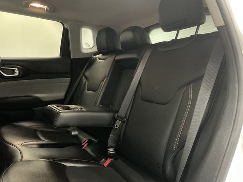 Used 2022 Jeep Compass Latitude AWD/4WD image 21
