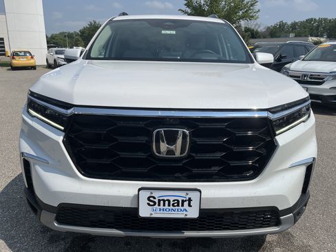 Used 2025 Honda Pilot Elite image 9