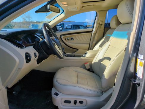 Used 2018 Ford Taurus Limited image 15